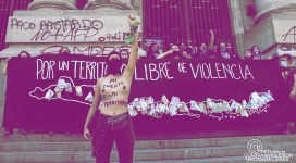 Manifestación de colectiva Juntas Somos Semilla fuera de la Biblioteca Nacional el 19 de diciembre de 2020 en el día nacional contra el femicidio. Foto Red Chilena contra la Violencia hacia las Mujeres