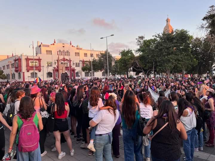 Gran multitud de mujeres en la marcha de La Serena 
